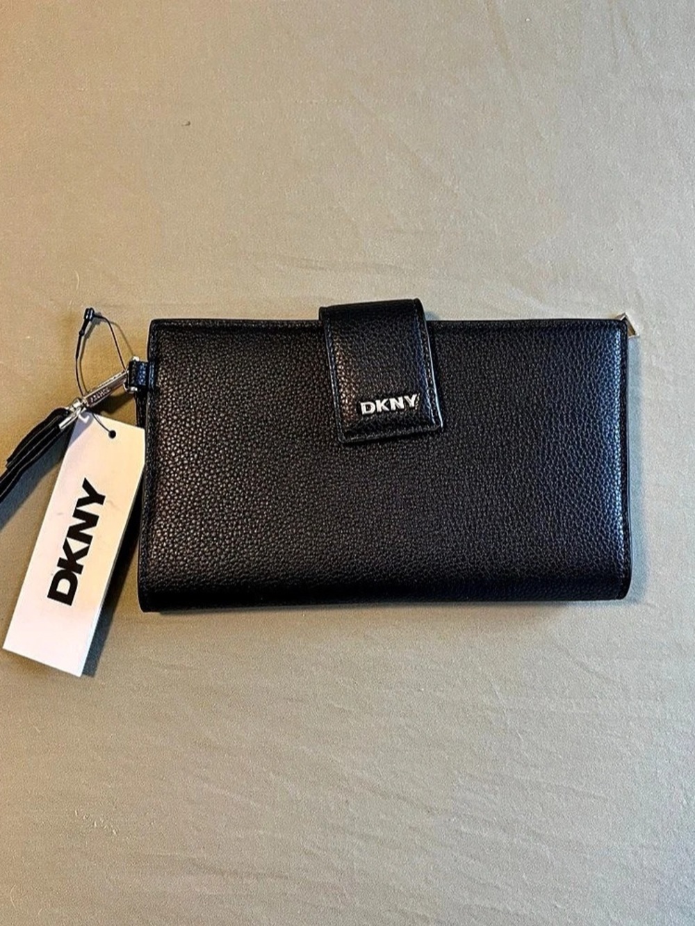 NWT DKNY Boxed Lilah Flap Wallet Zip Around Wallet/Wristlet in Black